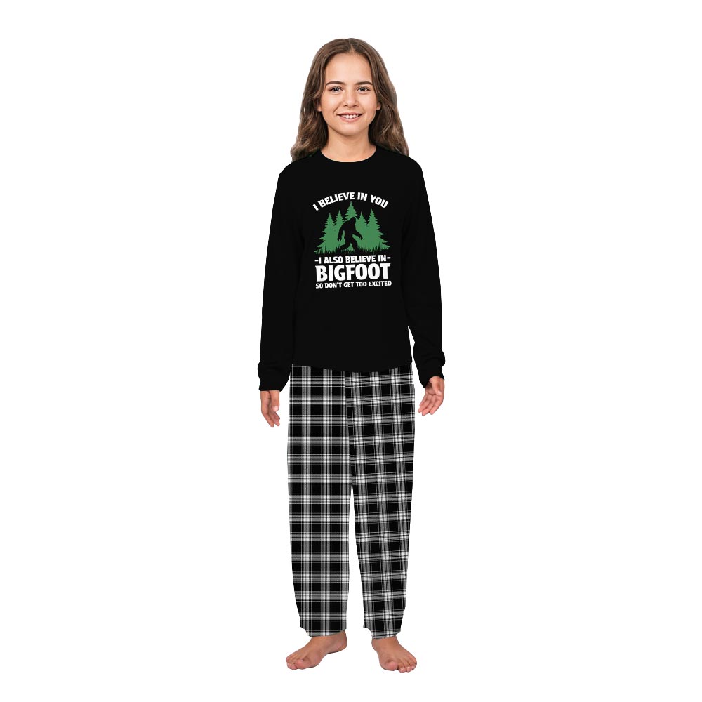 I Believe In Bigfoot Holiday Pajamas For Family And Dog I Believe In Bigfoot Holiday Pajamas For Family And Dog